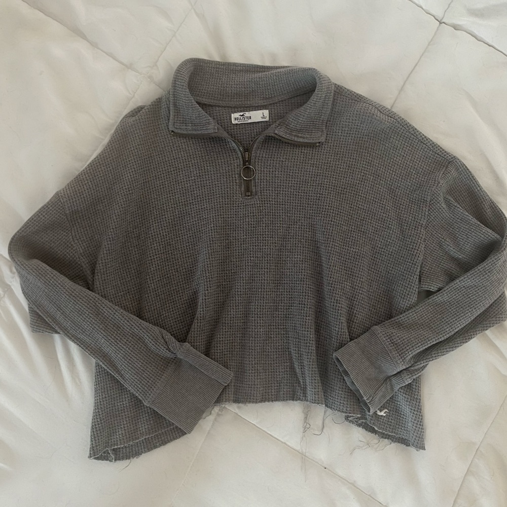 HOLLISTER CROPPED HENLEY LONG SLEEVE SHIRT ✨